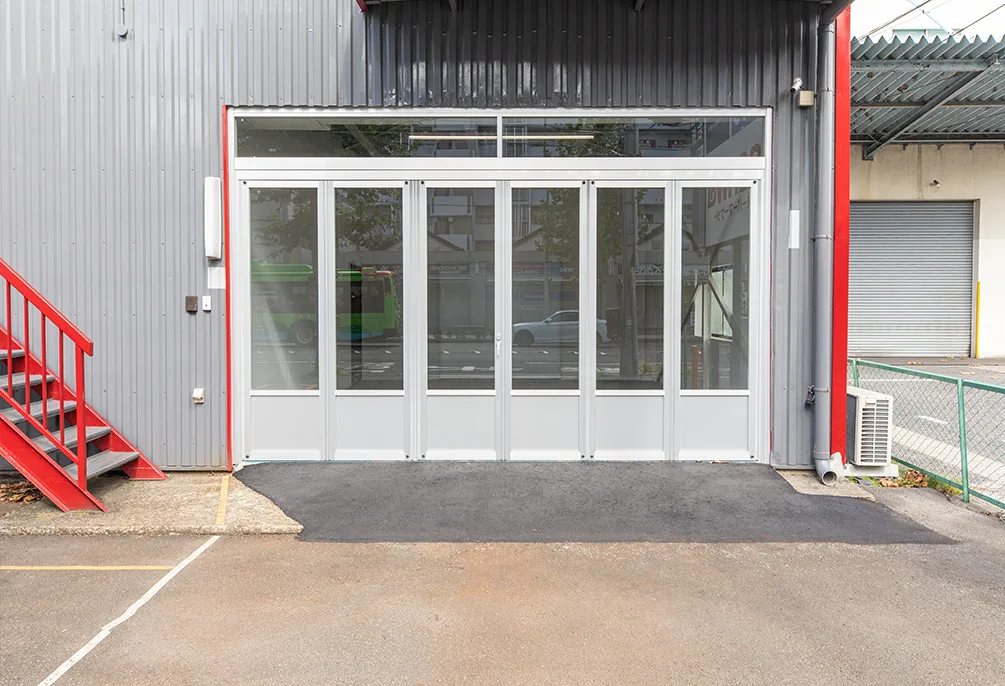 ありがとうホール新山下（旧：新山下ホール）の外観の写真